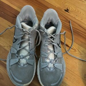Kyrie size 10 Nike basketball